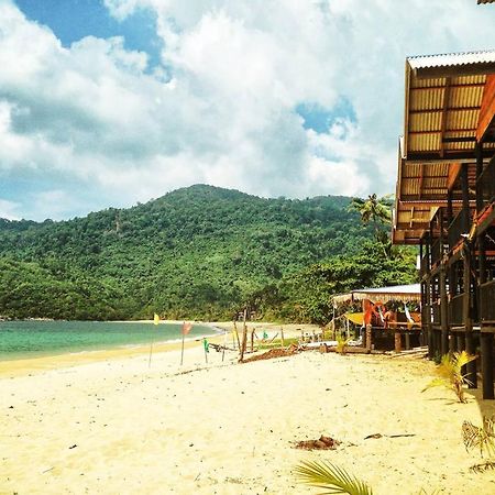 Beachfront Hut Upstairs Astra - Beach Shack Chalet Kampong Juara Екстер'єр фото