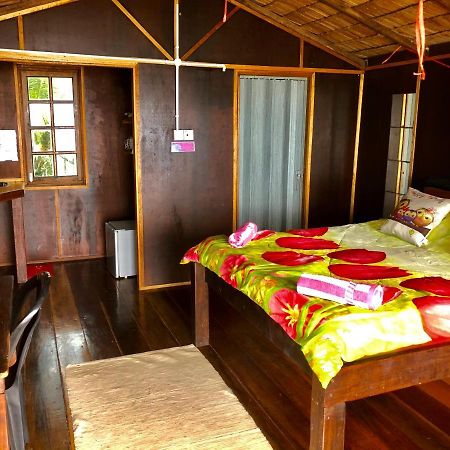 Beachfront Hut Upstairs Astra - Beach Shack Chalet Kampong Juara Екстер'єр фото