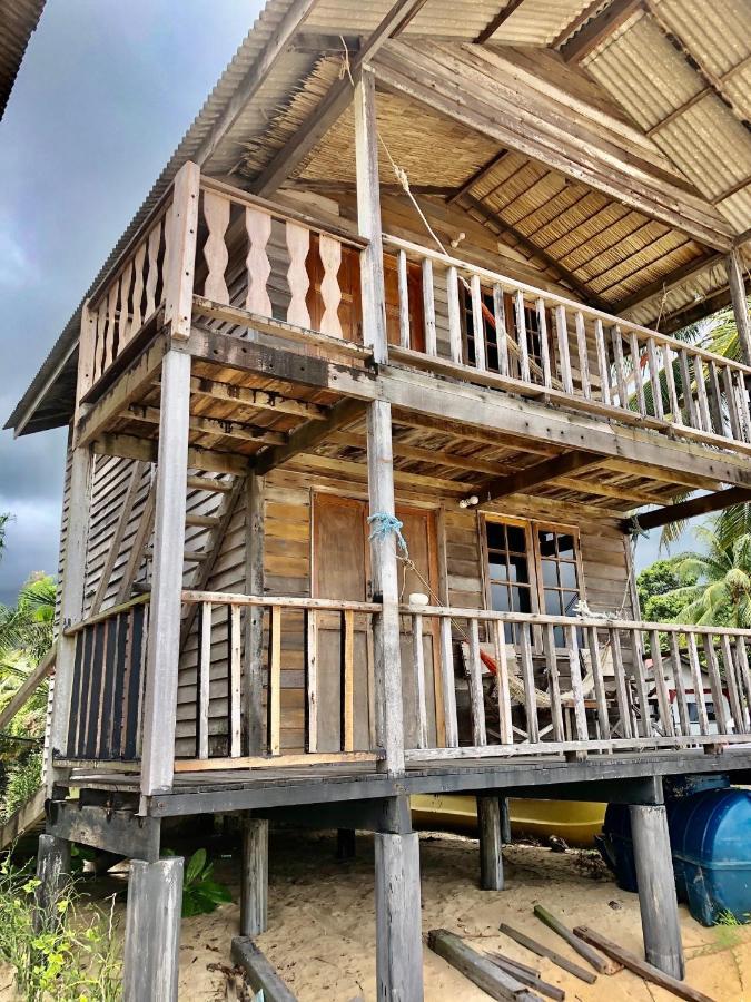 Beachfront Hut Upstairs Astra - Beach Shack Chalet Kampong Juara Екстер'єр фото