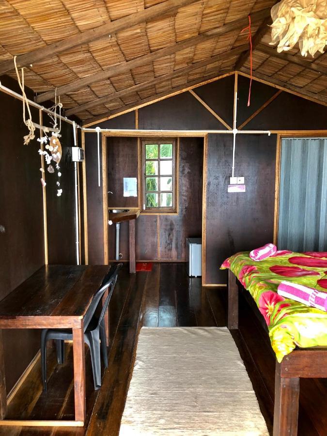 Beachfront Hut Upstairs Astra - Beach Shack Chalet Kampong Juara Екстер'єр фото