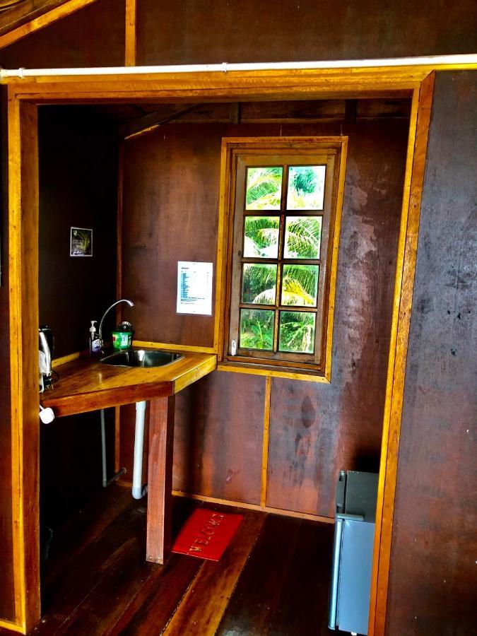 Beachfront Hut Upstairs Astra - Beach Shack Chalet Kampong Juara Екстер'єр фото