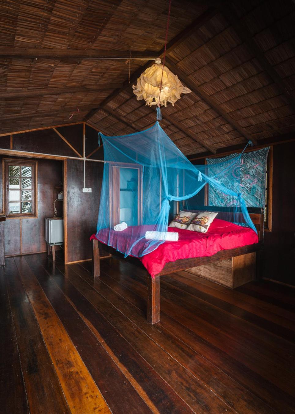 Beachfront Hut Upstairs Astra - Beach Shack Chalet Kampong Juara Екстер'єр фото