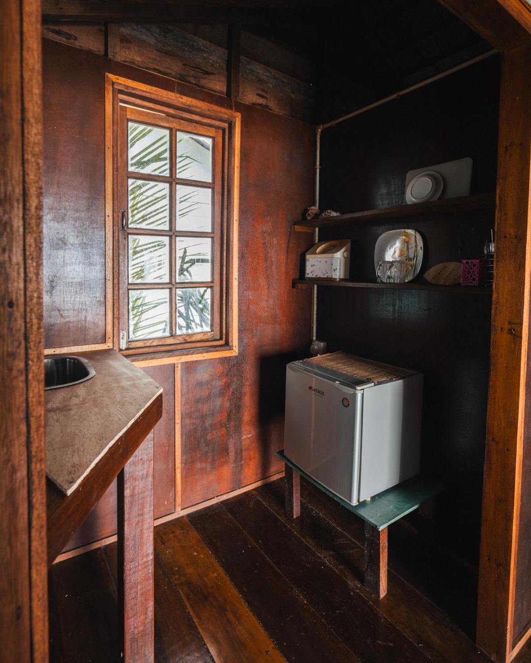 Beachfront Hut Upstairs Astra - Beach Shack Chalet Kampong Juara Екстер'єр фото